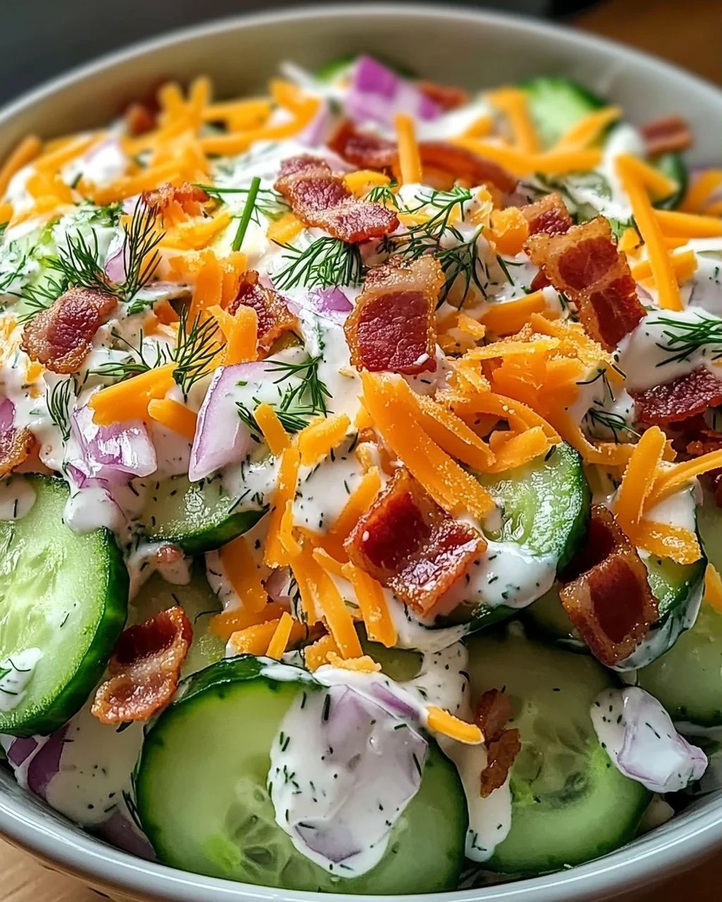 Klassischer Gurken-Ranch-Crack-Salat ganz einfach zubereitet