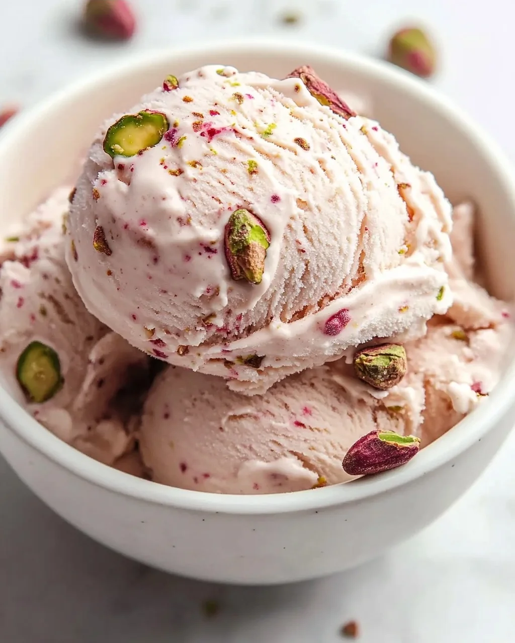 Rosen-Pistazien-Eis: Himmlisch cremig & einfach selbstgemacht!